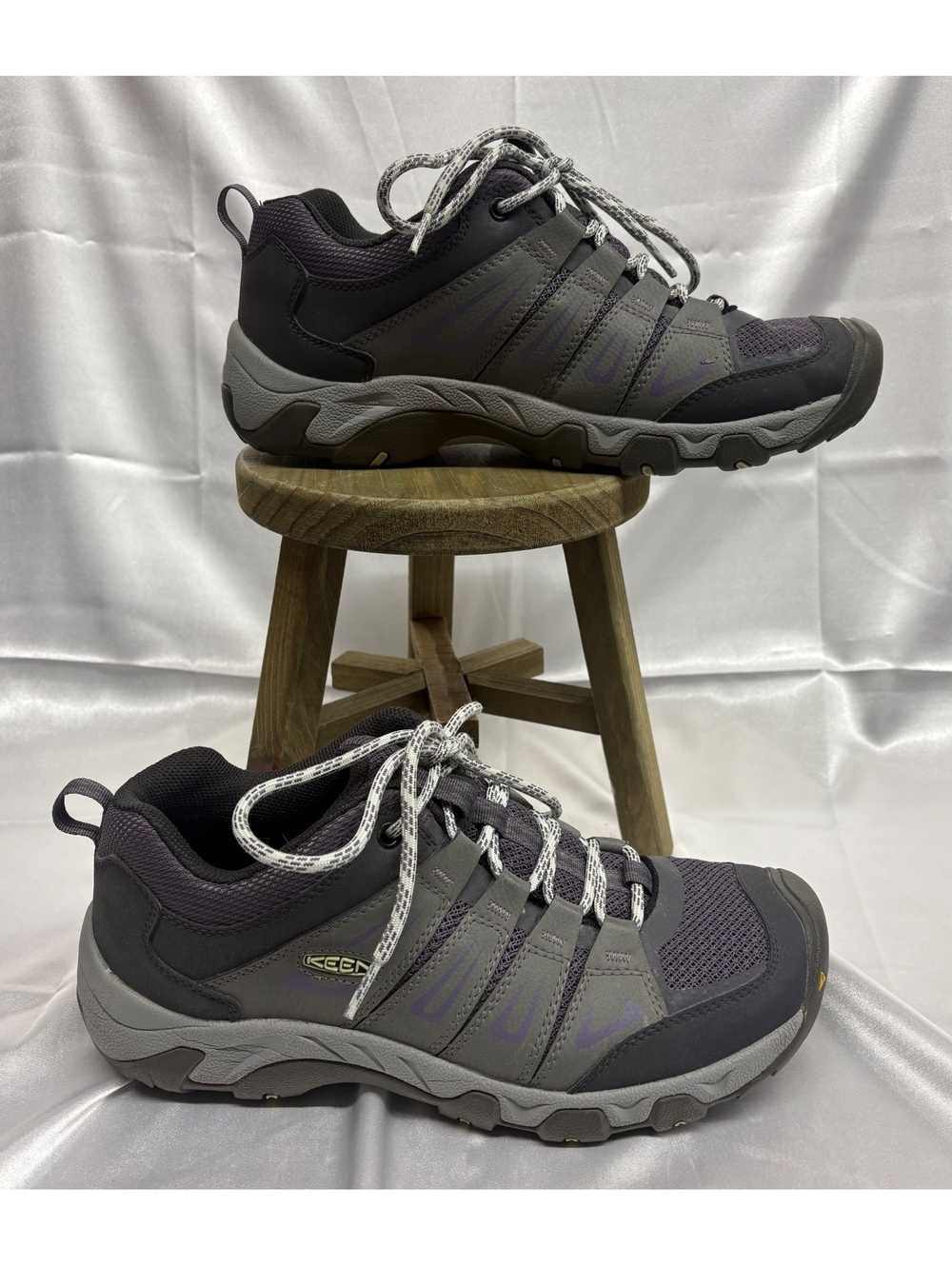 KEEN Women's Oakridge Low Hiking Shoes #1015363 Gray And Purple Size 10 EUC